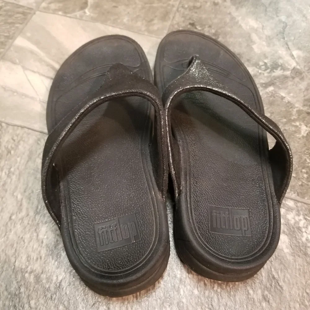 Fitflop Lulu Shimmer Black Silver Microwobbleboard Wedge Thong Sandals Woman's 8